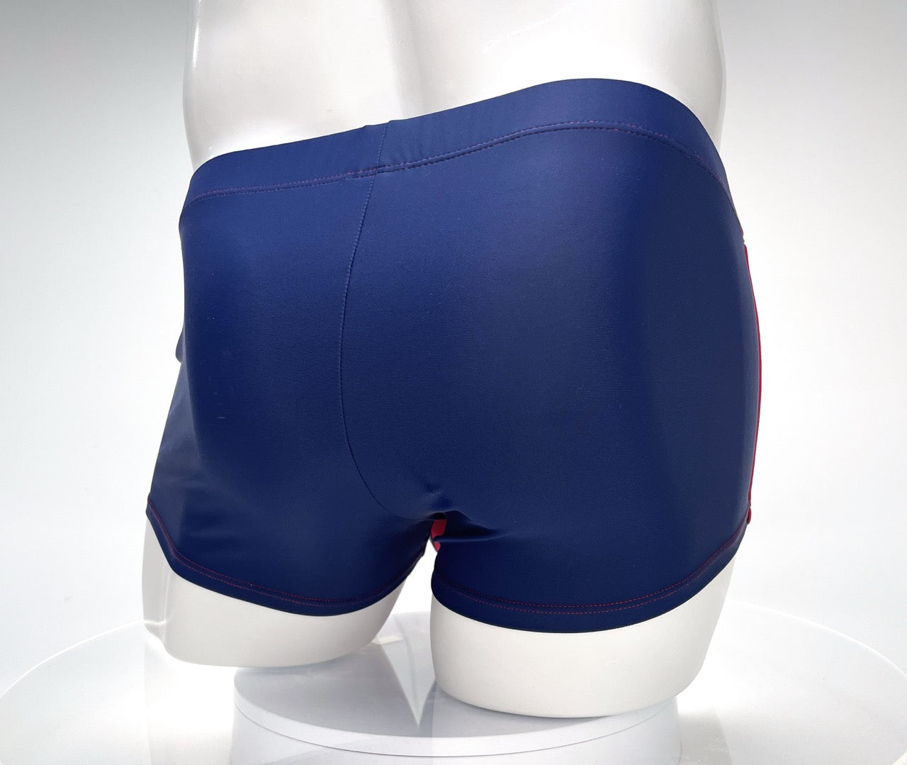 Traje de baño Monster Cock de WildmanT con corte cuadrado, azul marino y rojo
