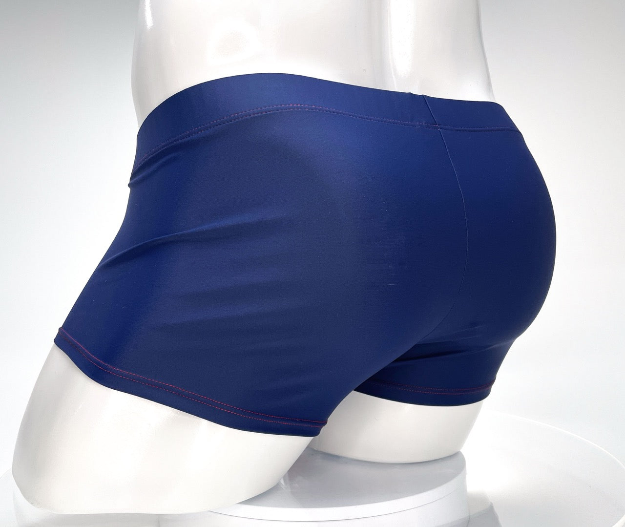 Traje de baño Monster Cock de WildmanT con corte cuadrado, azul marino y rojo