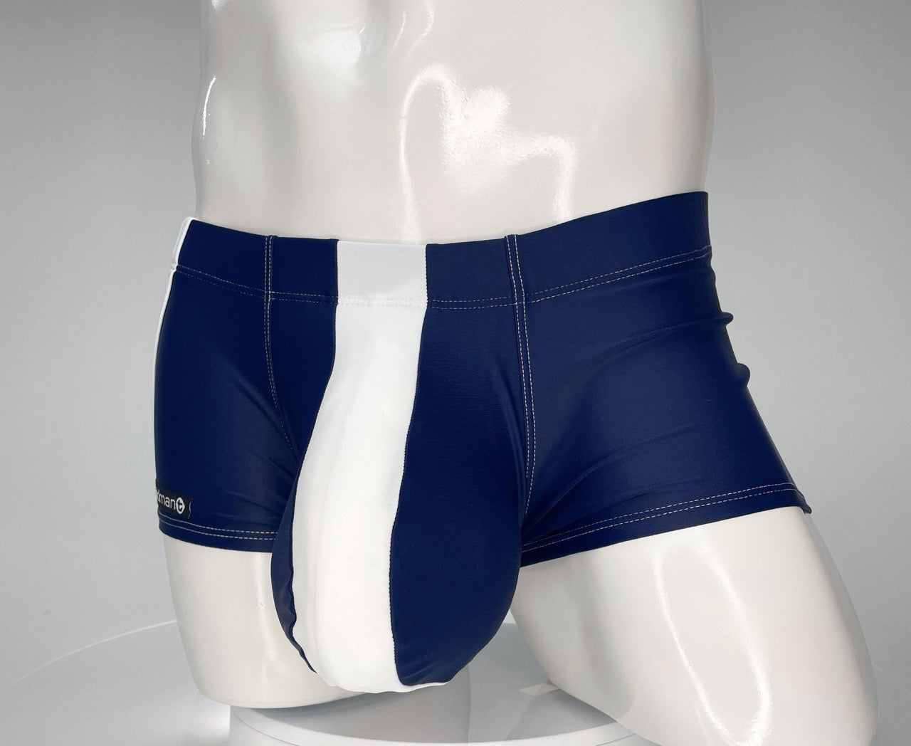 Traje de baño Monster Cock de WildmanT con corte cuadrado en azul marino y blanco