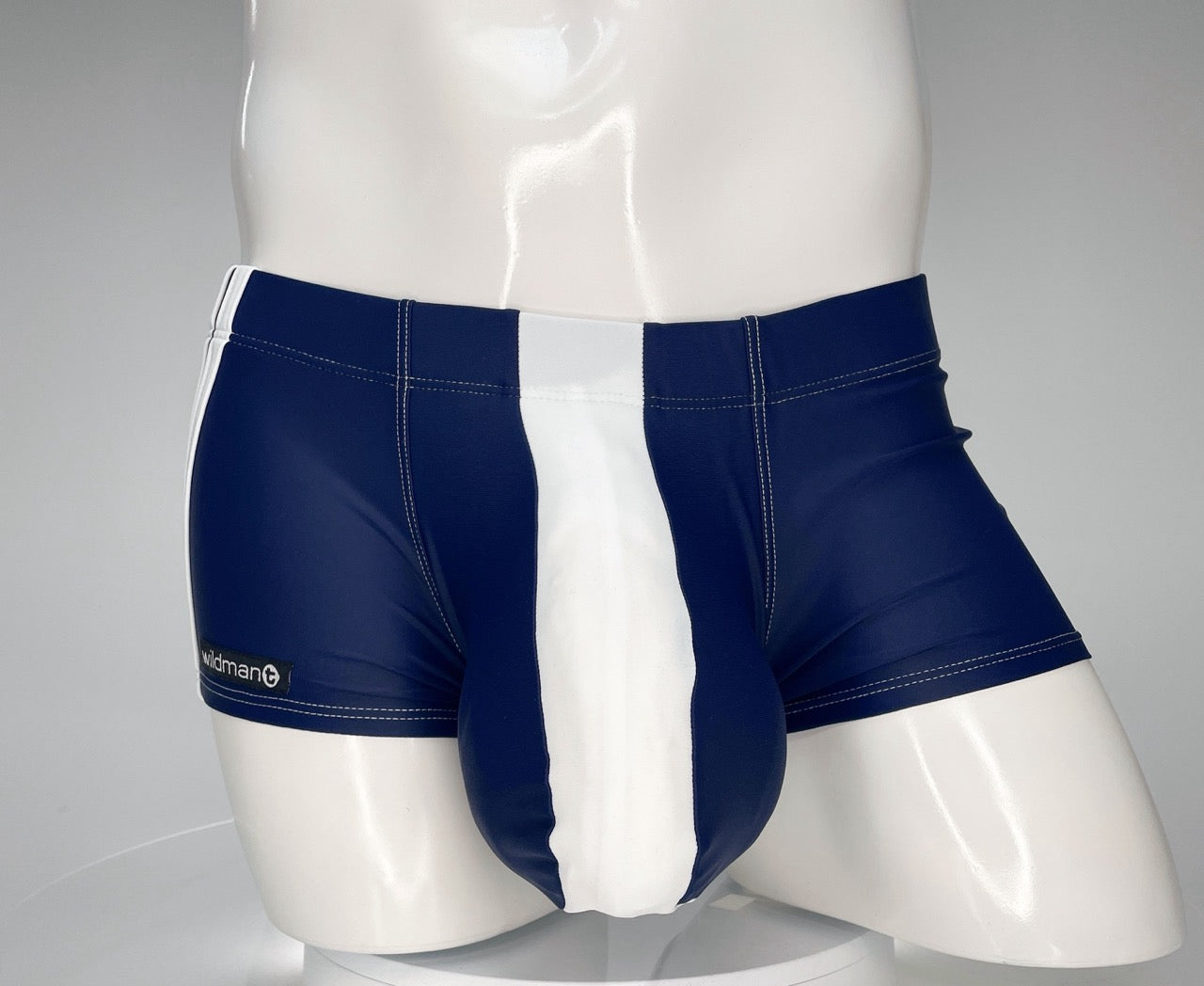 Traje de baño Monster Cock de WildmanT con corte cuadrado en azul marino y blanco