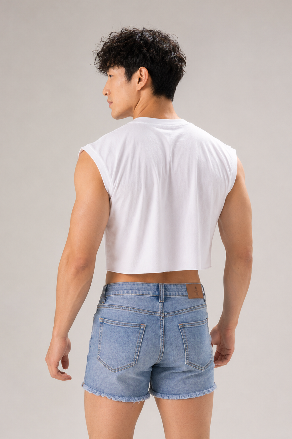 Escapism Muscle-Fit Crop Tank - Rindfleisch
