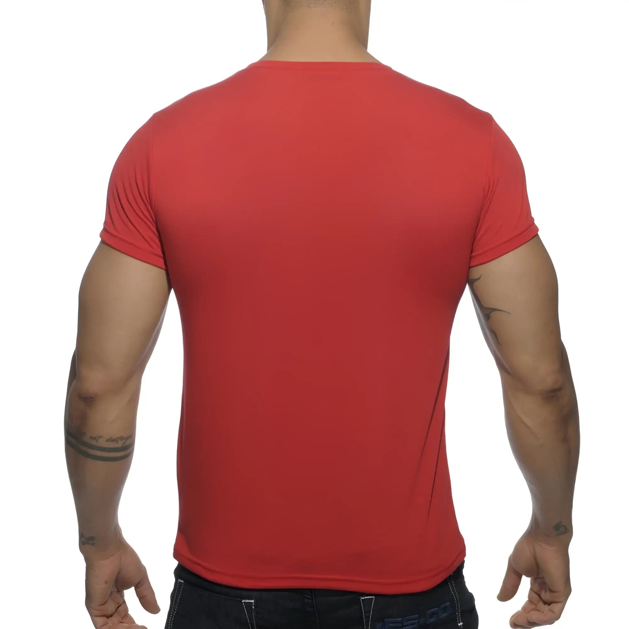 Red short-sleeved basic v-neck t-shirt made of soft cotton for casual and comfortable wear