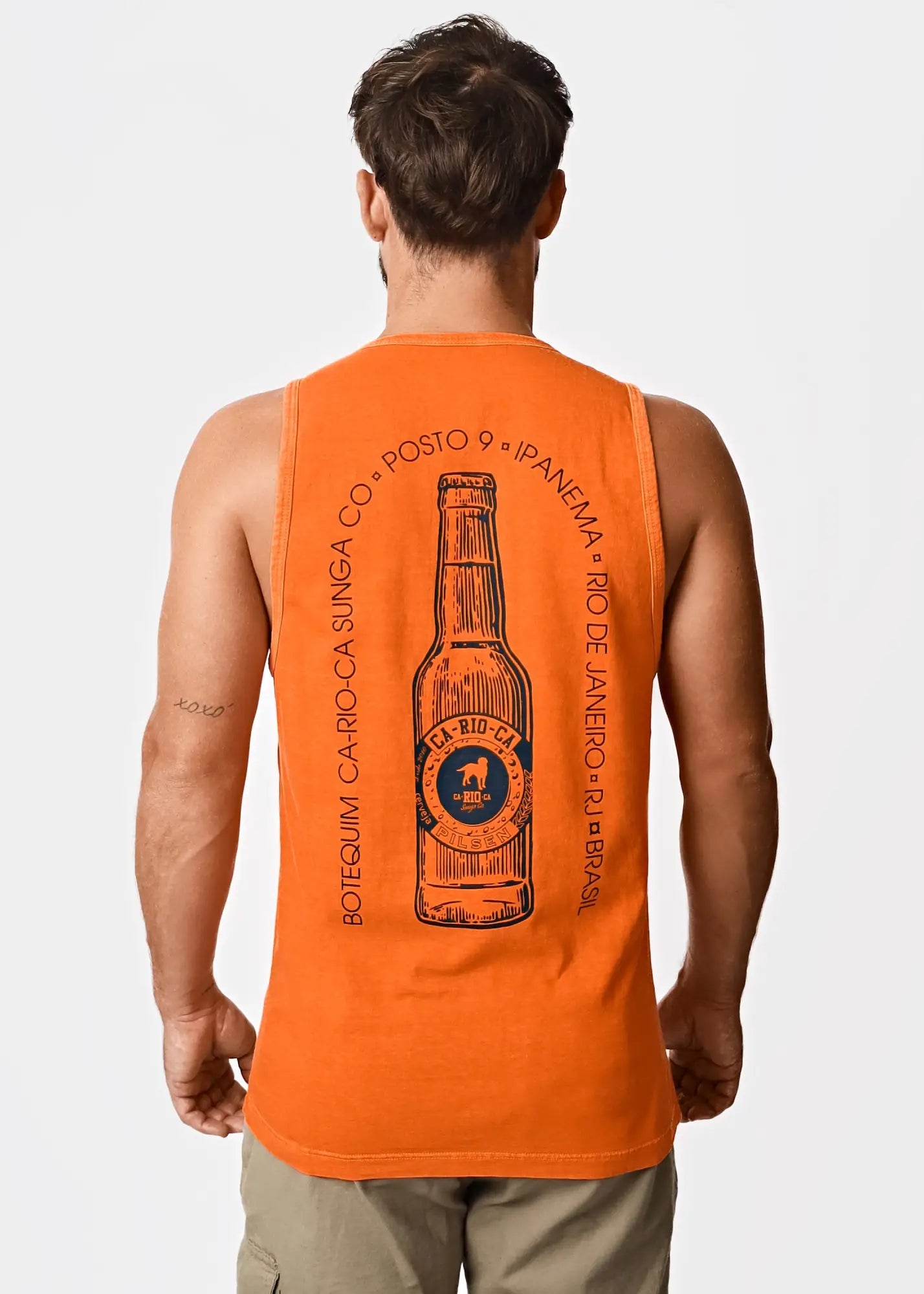 Orange sleeveless cotton tank top with black beer bottle graphic and botequim ca-rio-ca text for men