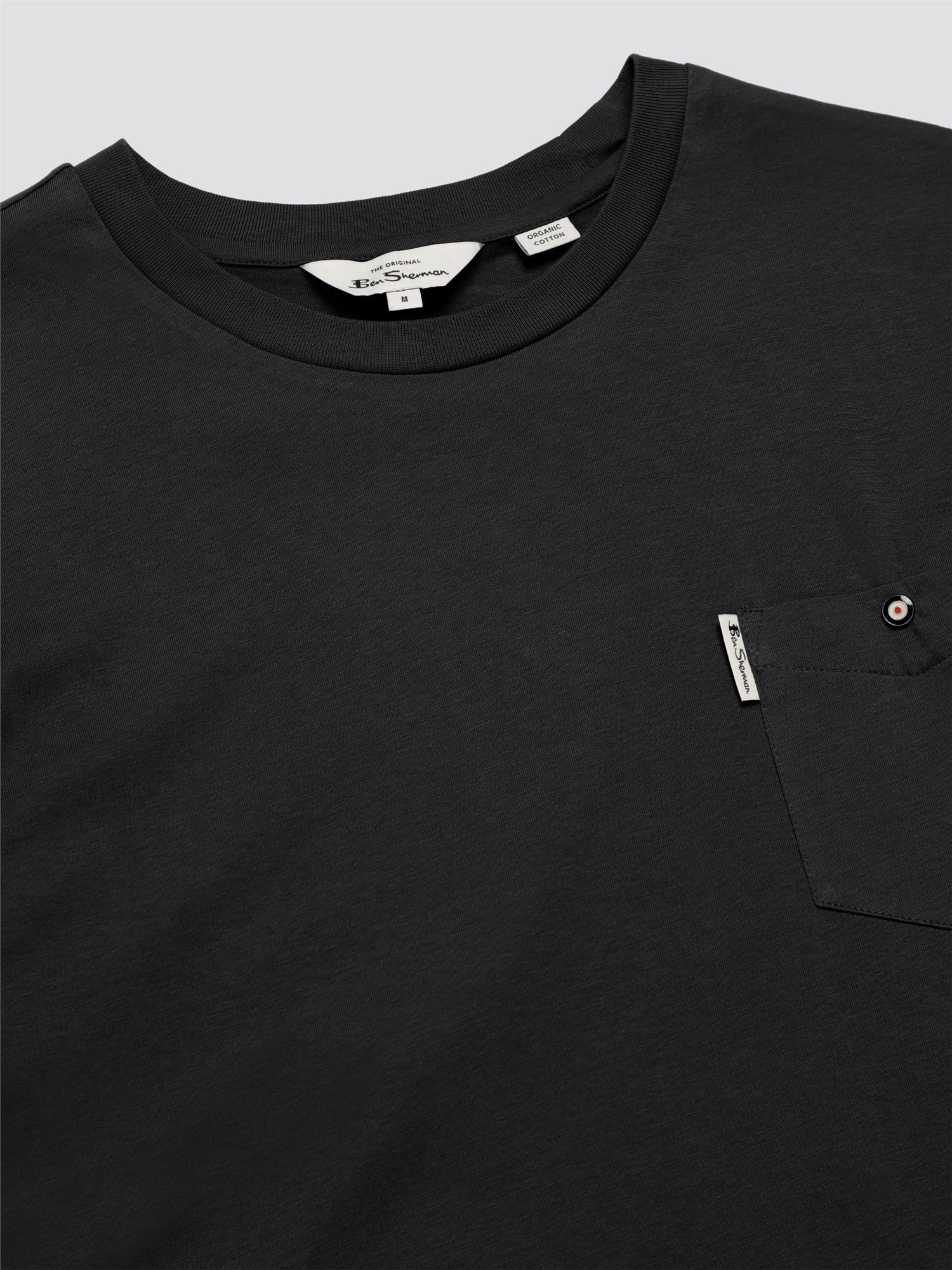 SIGNATURE-T-SHIRT MIT BRUSTTASCHE
