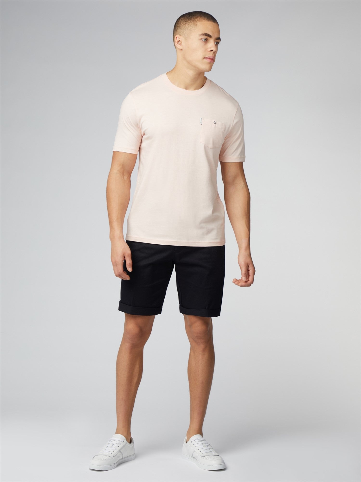 SIGNATURE T-SHIRT WITH CHEST POCKET