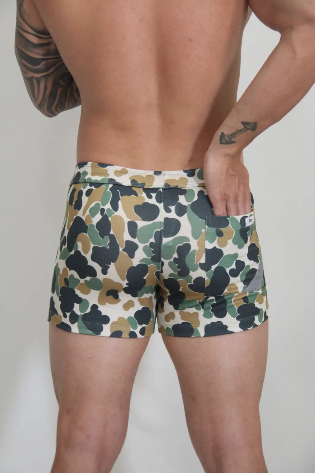 Camouflage fleece shorts in green brown and white tones made of soft fleece for comfortable casual wear