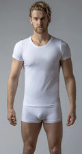 White crew neck t-shirt made of smooth form-fitting fabric with short sleeves for comfortable everyday wear
