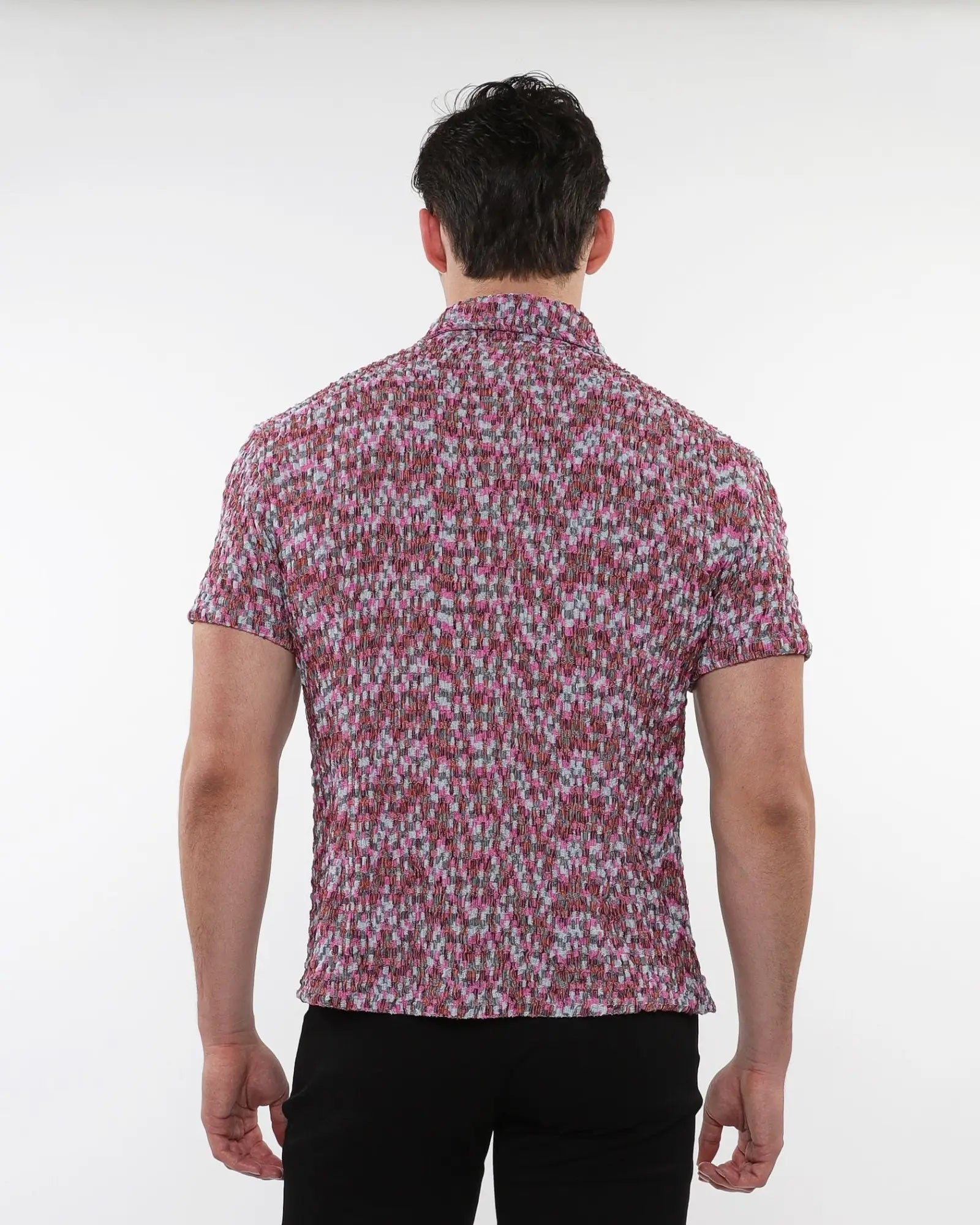A man wearing a crinkle knit short sleeve shirt with a pink gray and white marled pattern textured fabric