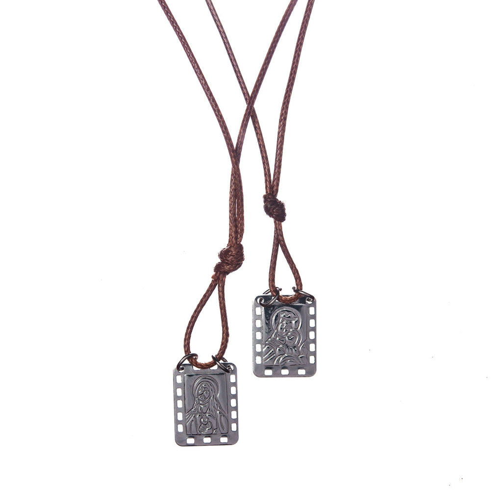 Escapulario CA-RIO-CA Nossa Senhora Do Carmo con cordón de cuero marrón - Collar - Joyería