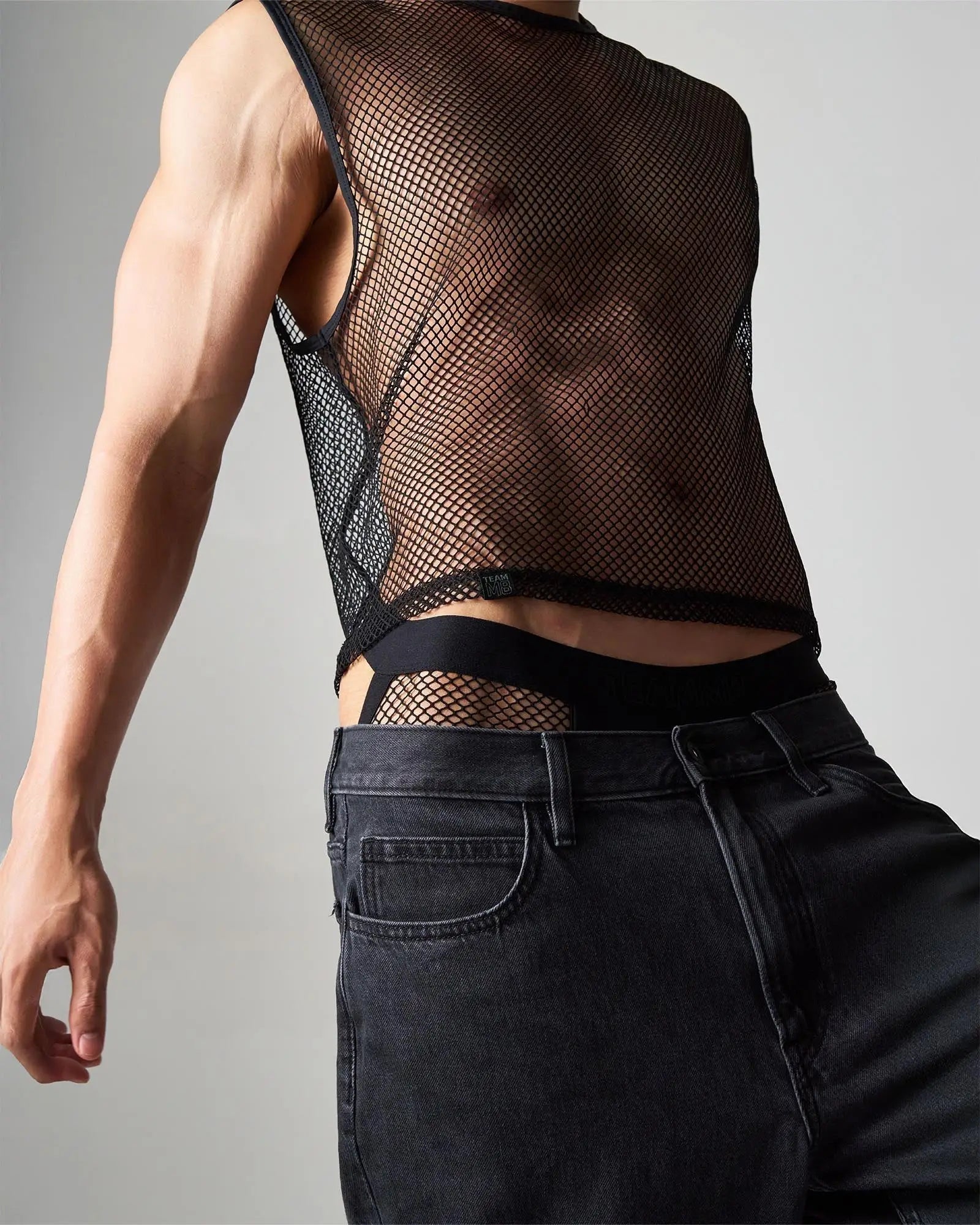Black mesh sleeveless top edge net mesh muscle tank with fitted cropped design for casual wear