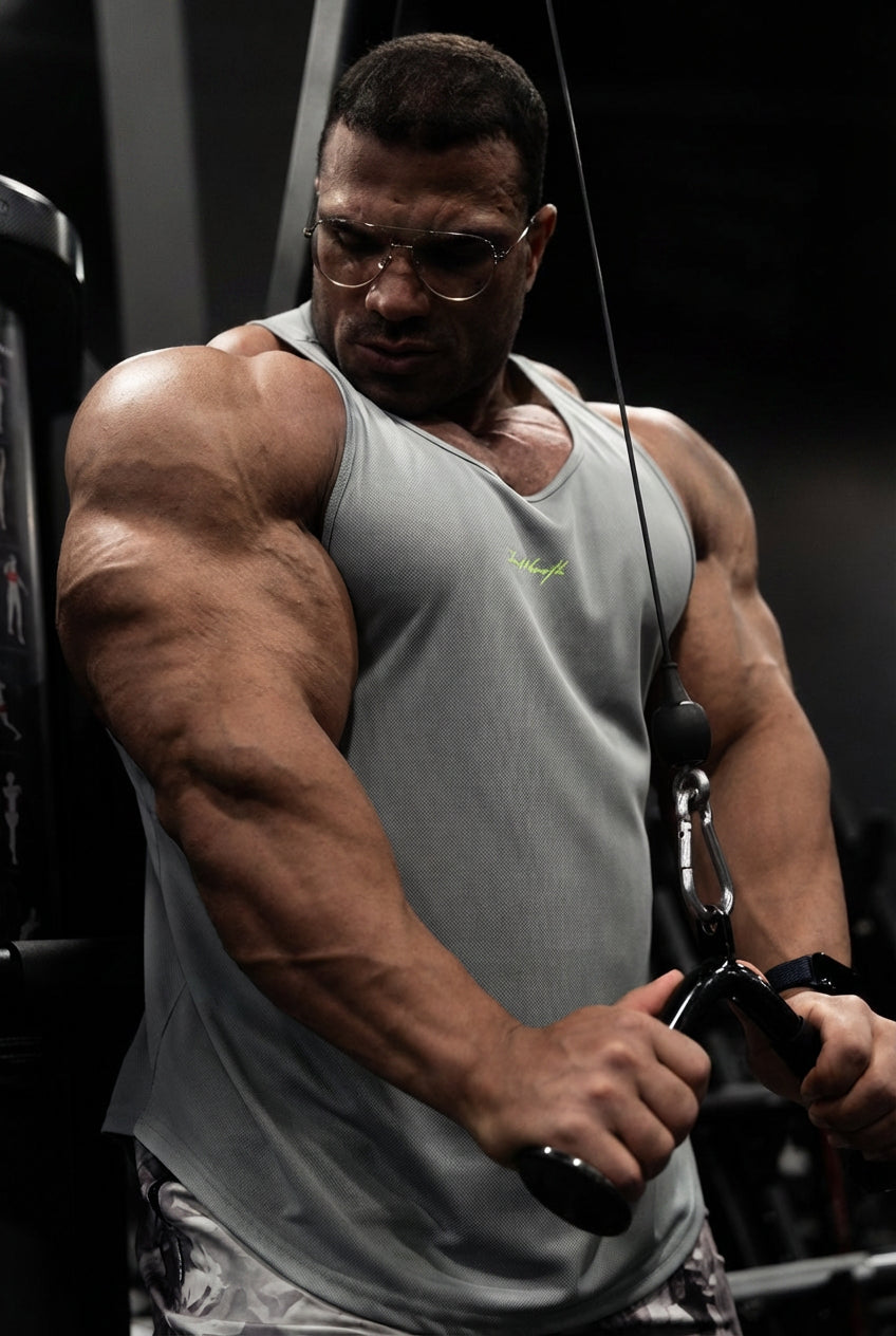 Jed North schnelltrocknendes Bodybuilding-Workout-Stringer-Tanktop – Hellgrau mit Neon-Logo