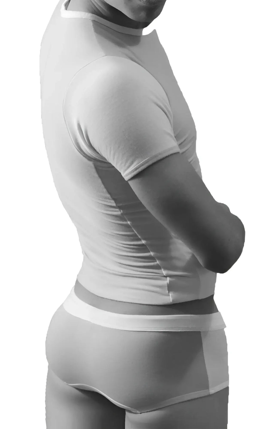 White short-sleeved fitted t-shirt with ribbed crew neckline and subtle seam detailing paired with red icker sea duotone boxer brief underwear