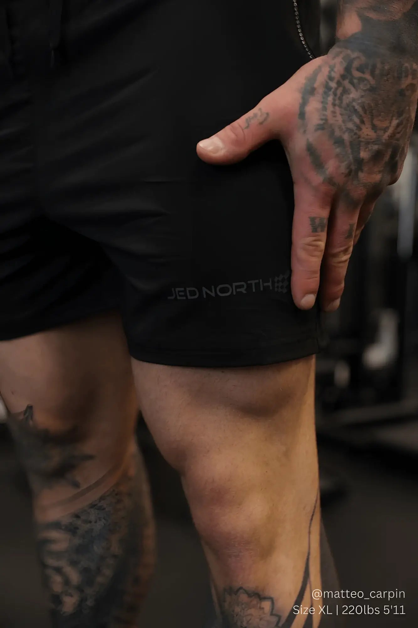 Black Jed North agile bodybuilding shorts with zipper pockets and subtle logo on lower left leg in noir color