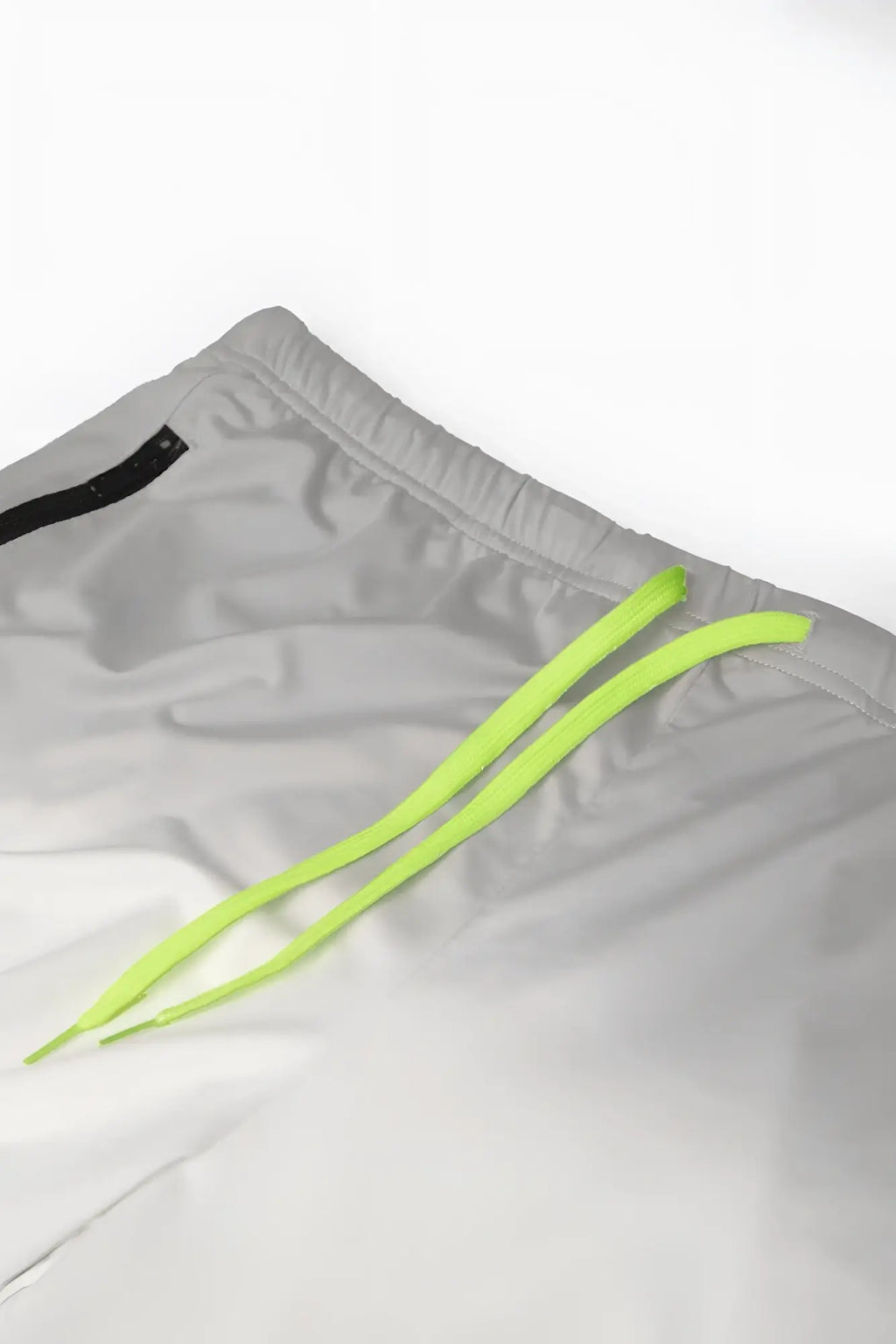 Gray agile bodybuilding 4 inch shorts with neon green drawstrings and zipper pockets in ombré gray fabric