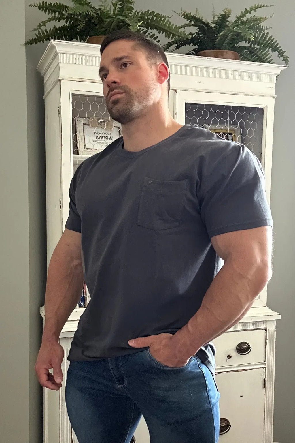 Dark gray short-sleeved Jed North Classic Premium Pocket T-shirt with chest pocket made from soft breathable fabric