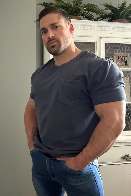 Jed North classic premium pocket t-shirt in dark gray with short sleeves and a chest pocket made from soft fabric