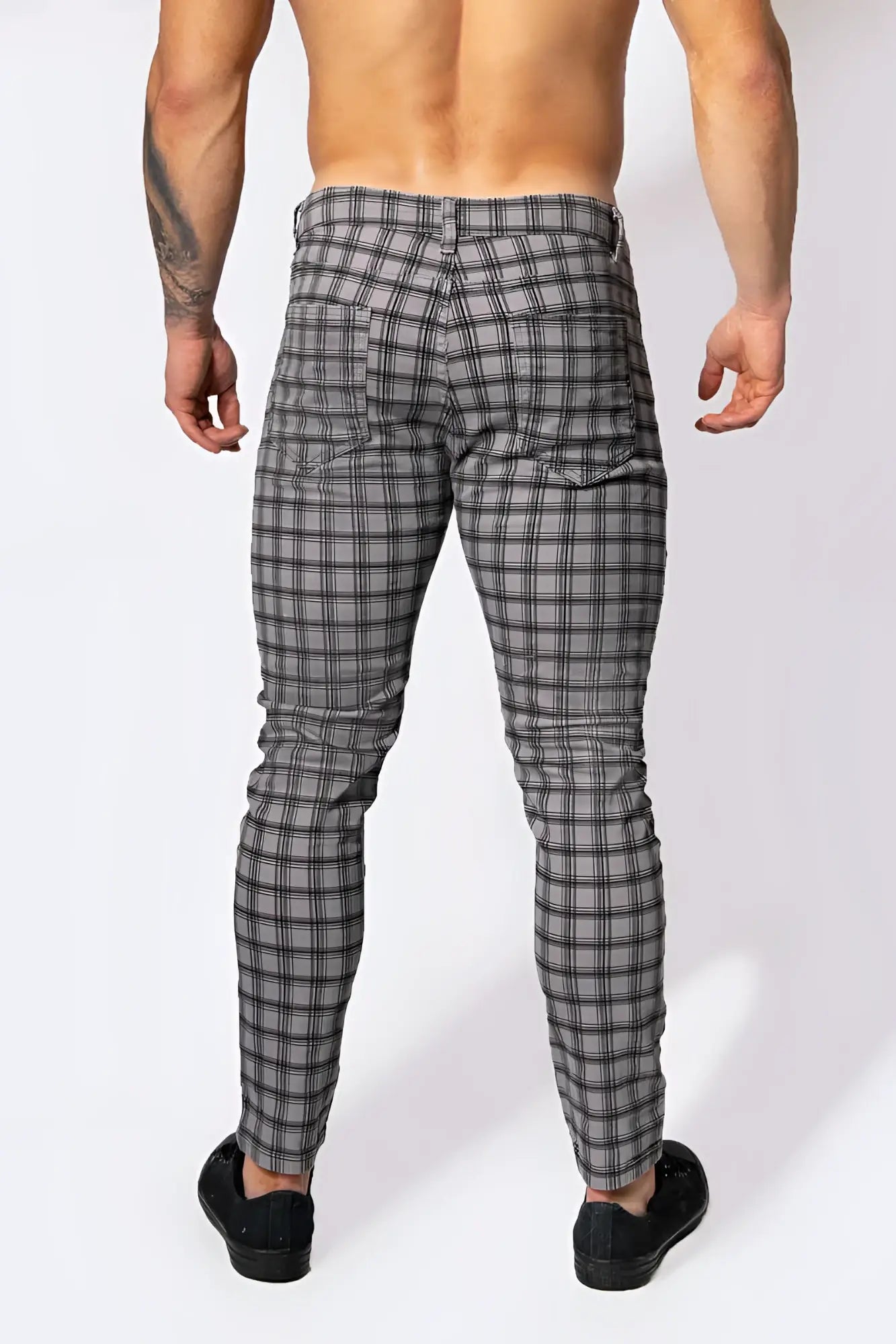 Black and gray plaid slim-fit trousers jed north embassy grid pants grey jnbtm066 size m front view