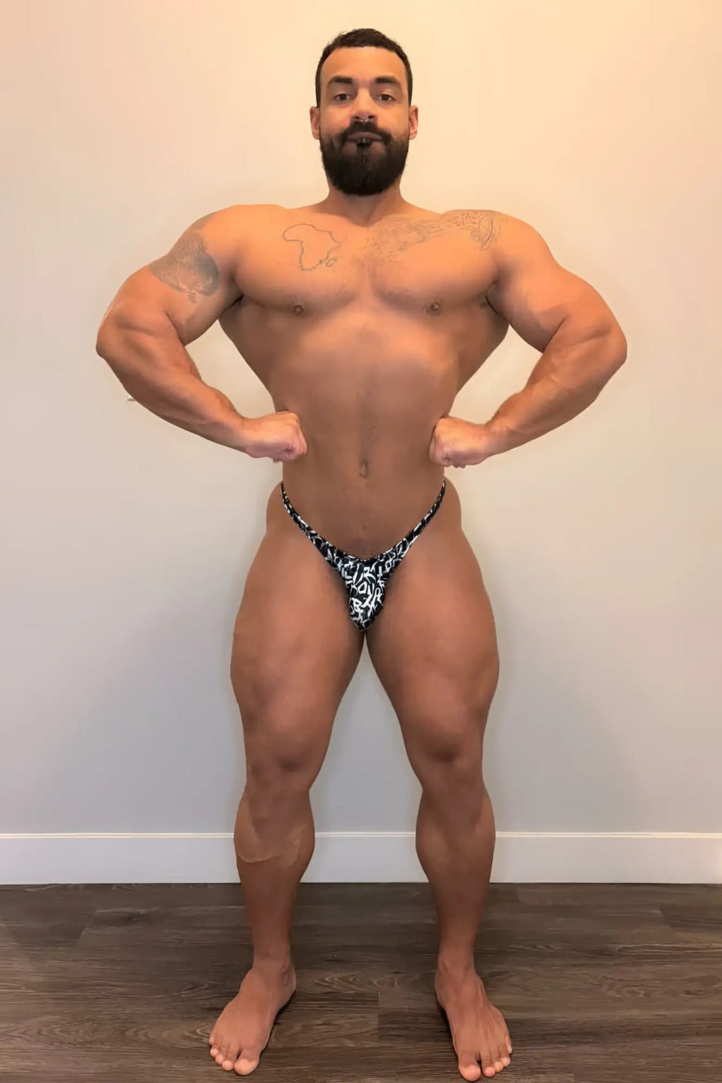 Men’s bodybuilding posing trunks chaotic with black and white intricate patterned briefs for competition use