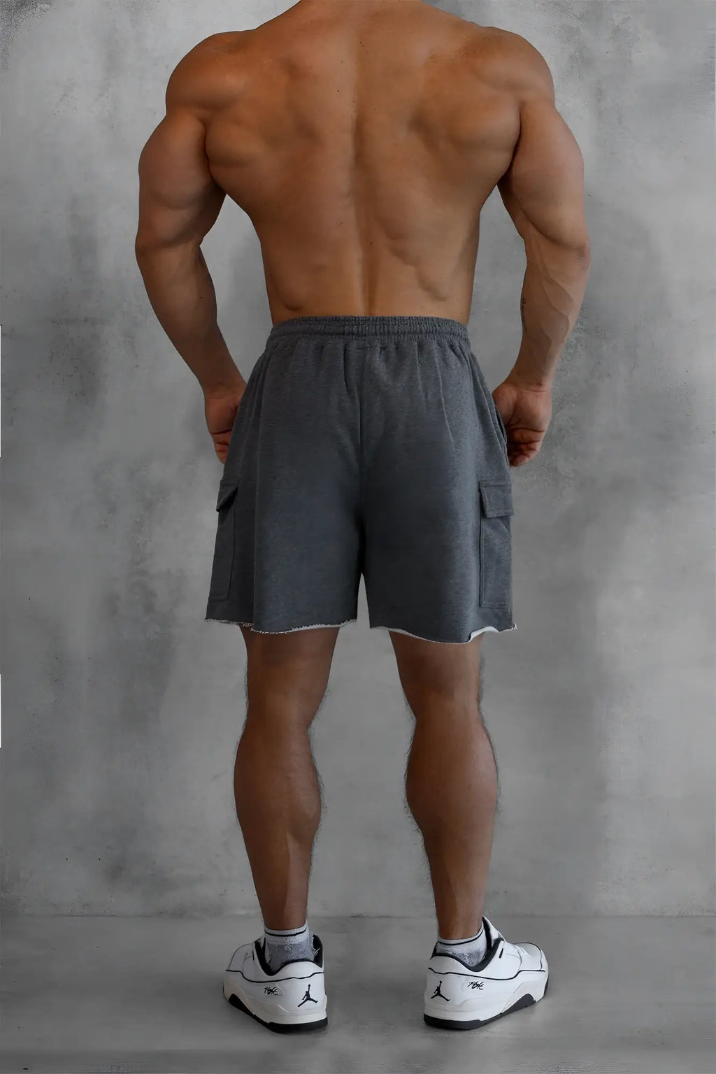 Men’s dark gray cargo sweat shorts with a relaxed fit and frayed hem in soft cotton blend material