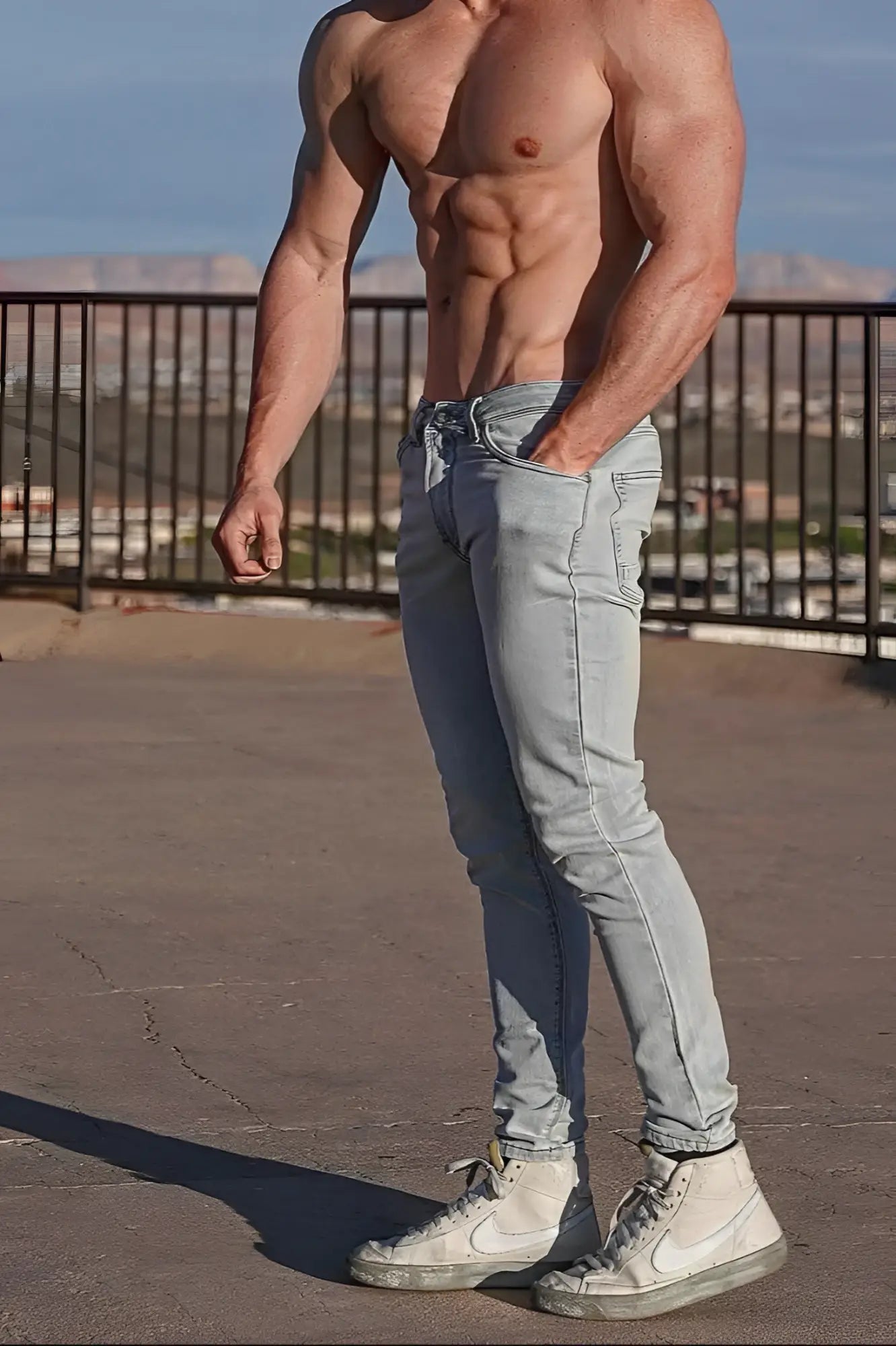 Men’s premium fitted stretchy jeans in faded light blue with light-wash denim and slim fit five-pocket design