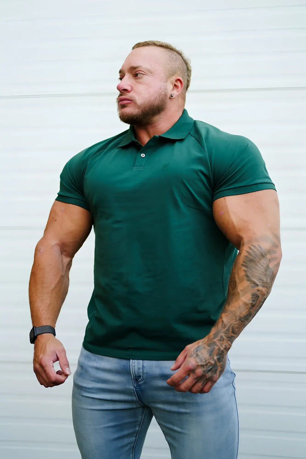 Muscle fit all-day polo t-shirt in dark green with classic collar and button placket for comfortable wear