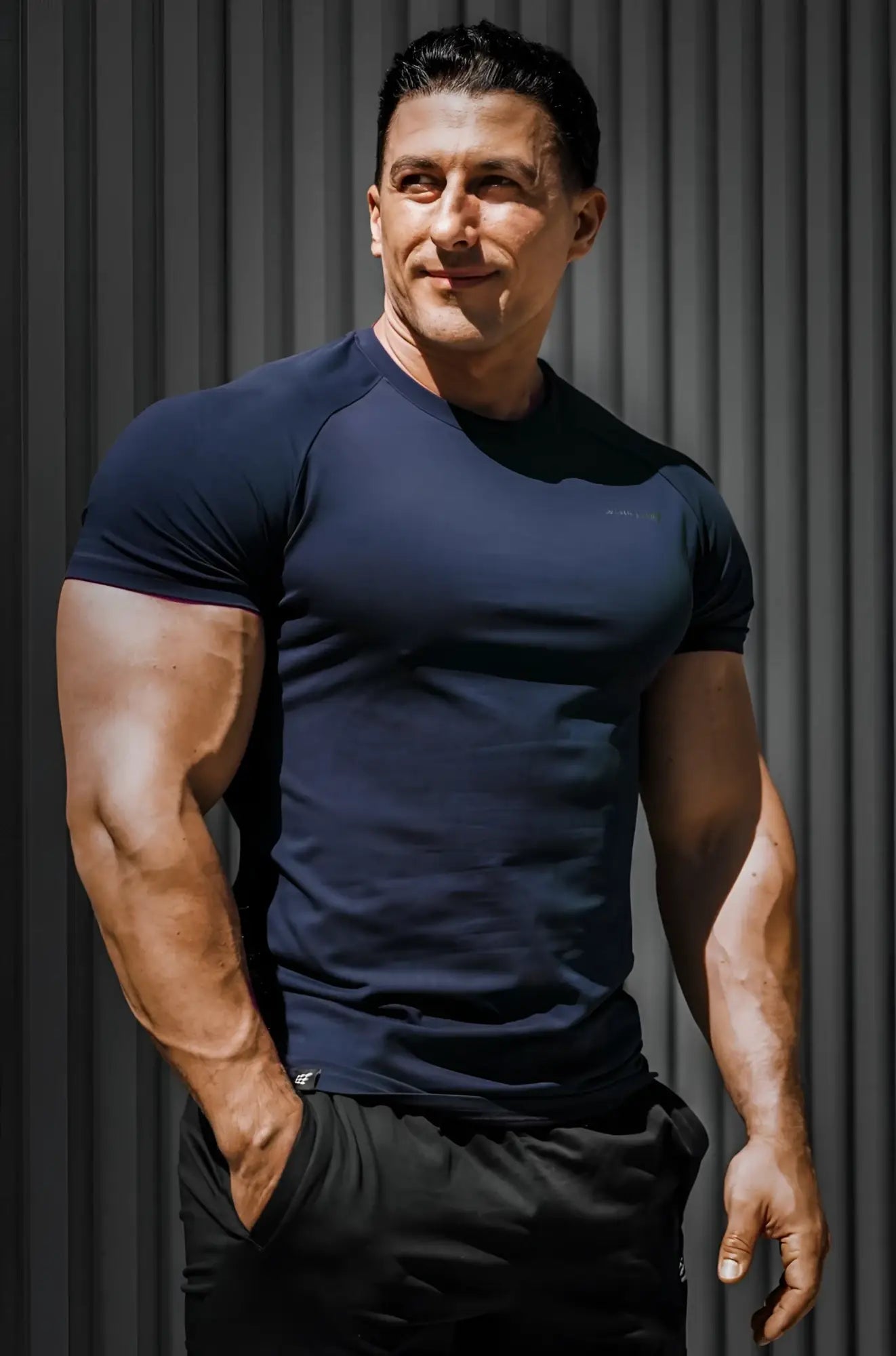 Jed North Titan 2.0 muscle-fit navy t-shirt with raglan sleeves and short sleeves for athletic wear