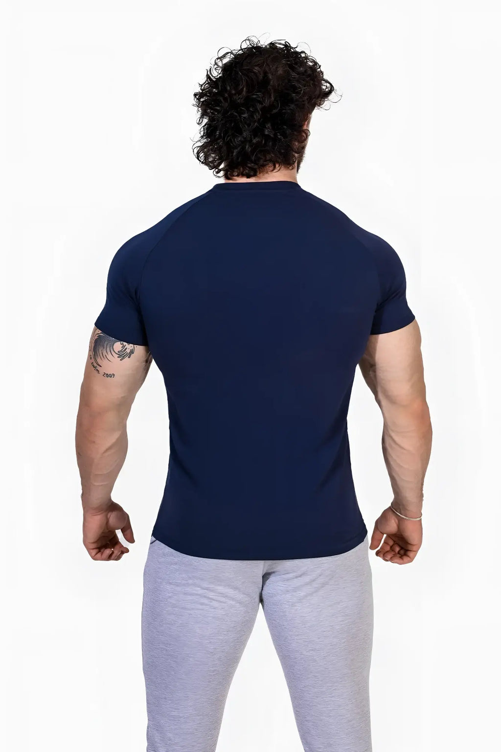 Jed North Titan 2.0 muscle-fit navy t-shirt made of soft fabric featuring short sleeves and a crew neck design