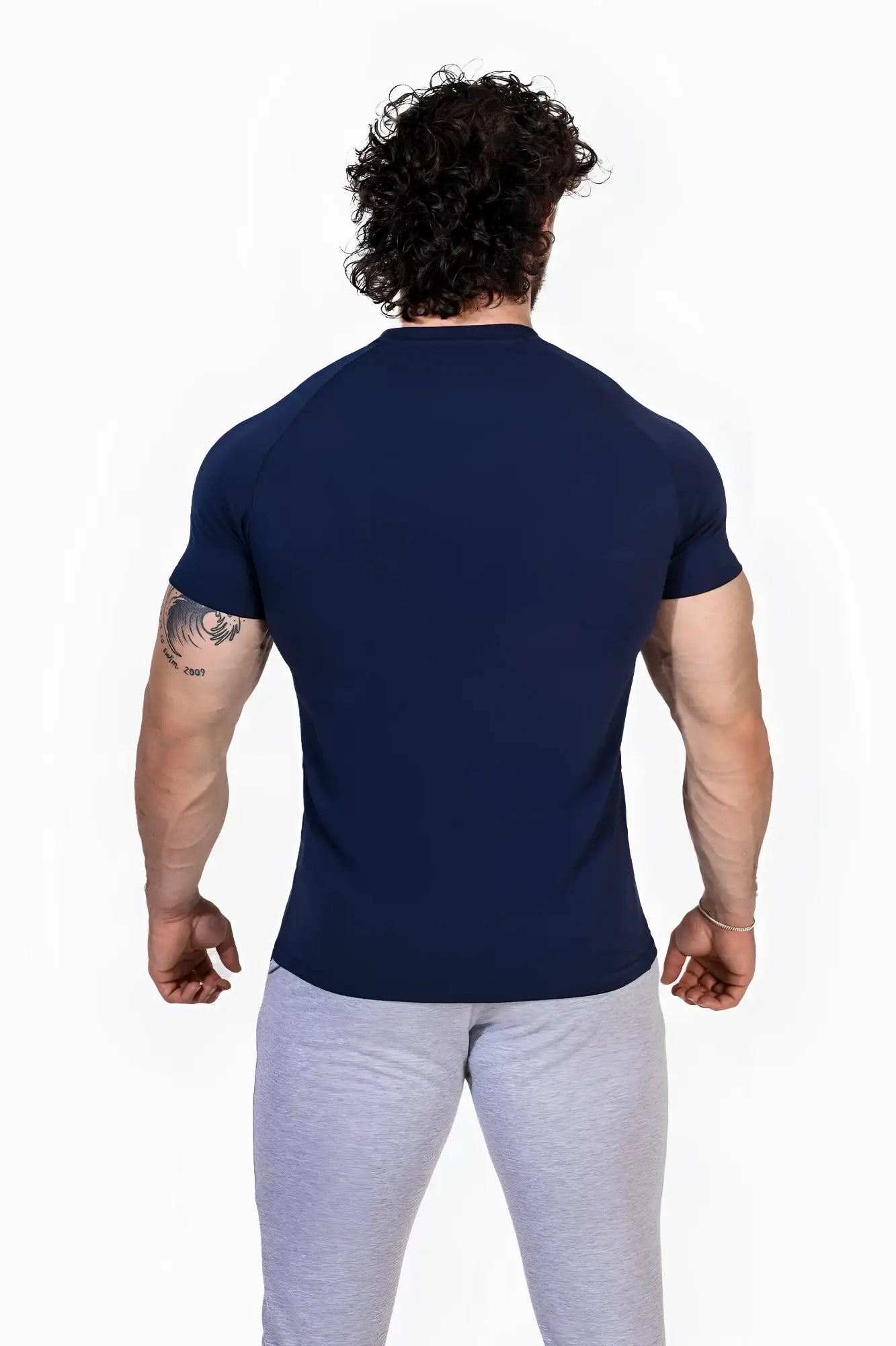 Jed North Titan 2.0 muscle-fit navy t-shirt made of soft fabric featuring short sleeves and a crew neck design
