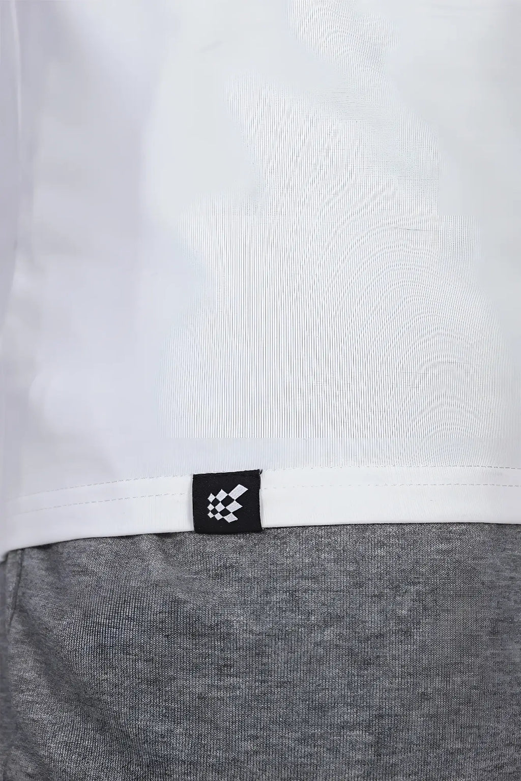 White fabric collar with a black rectangular tag showing a white checkered pattern on the jed north titan 2.0 muscle-fit t-shirt