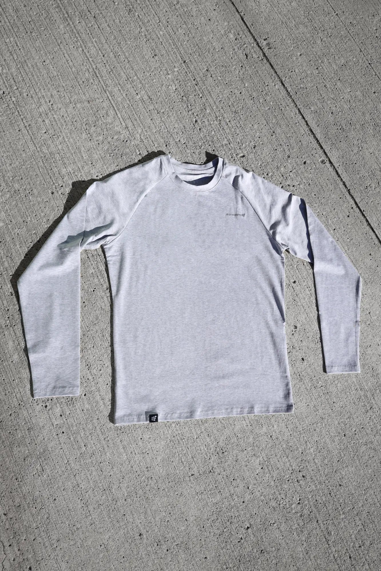 Jed North Titan muscle-fit long sleeve shirt in platinum with heathered texture and black branding details on chest and hem