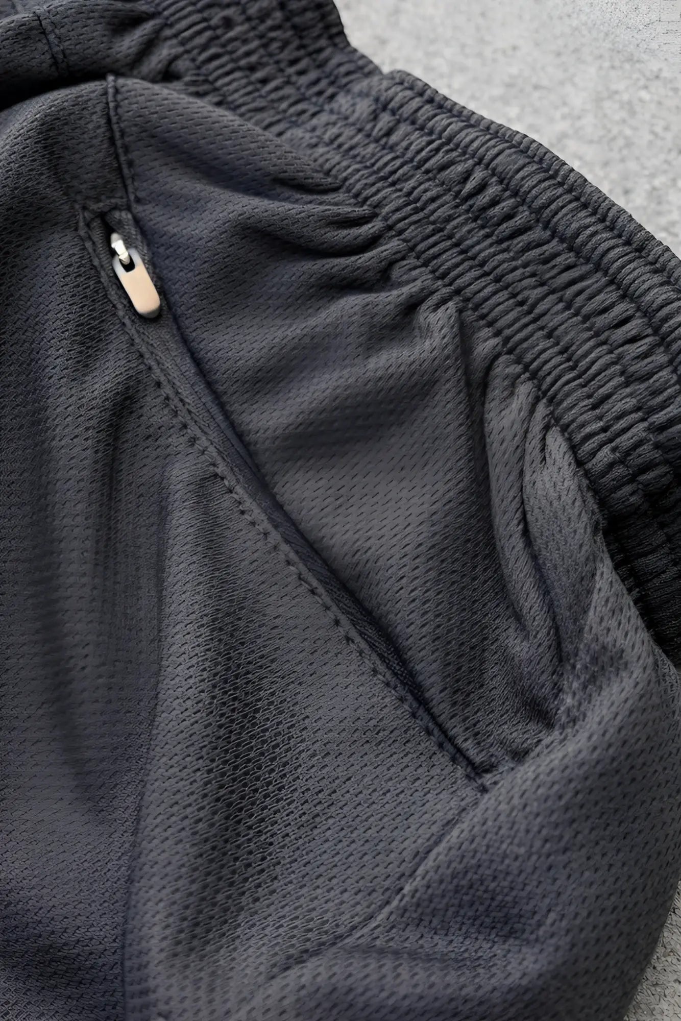 Dark gray mesh stretch-it 2 quick-dry athletic shorts with ribbed elastic waistband and zipper pocket in midnight black