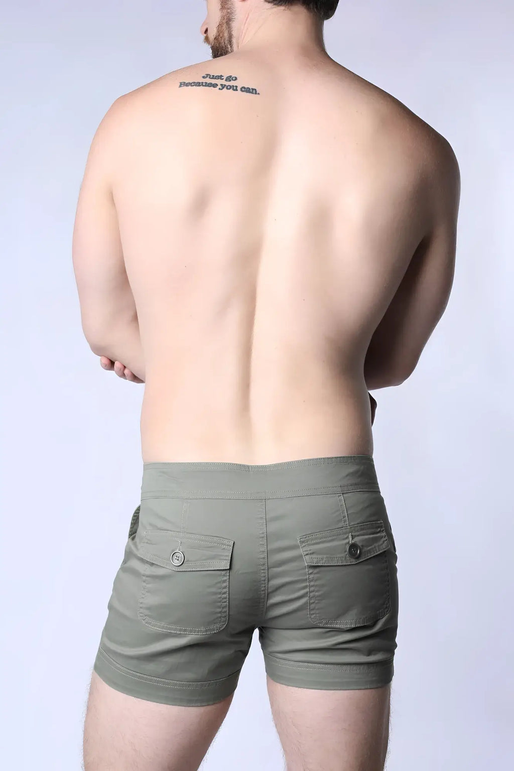 Mariner sailor short olive green cargo shorts with buttoned flap pockets and tapered leg cut