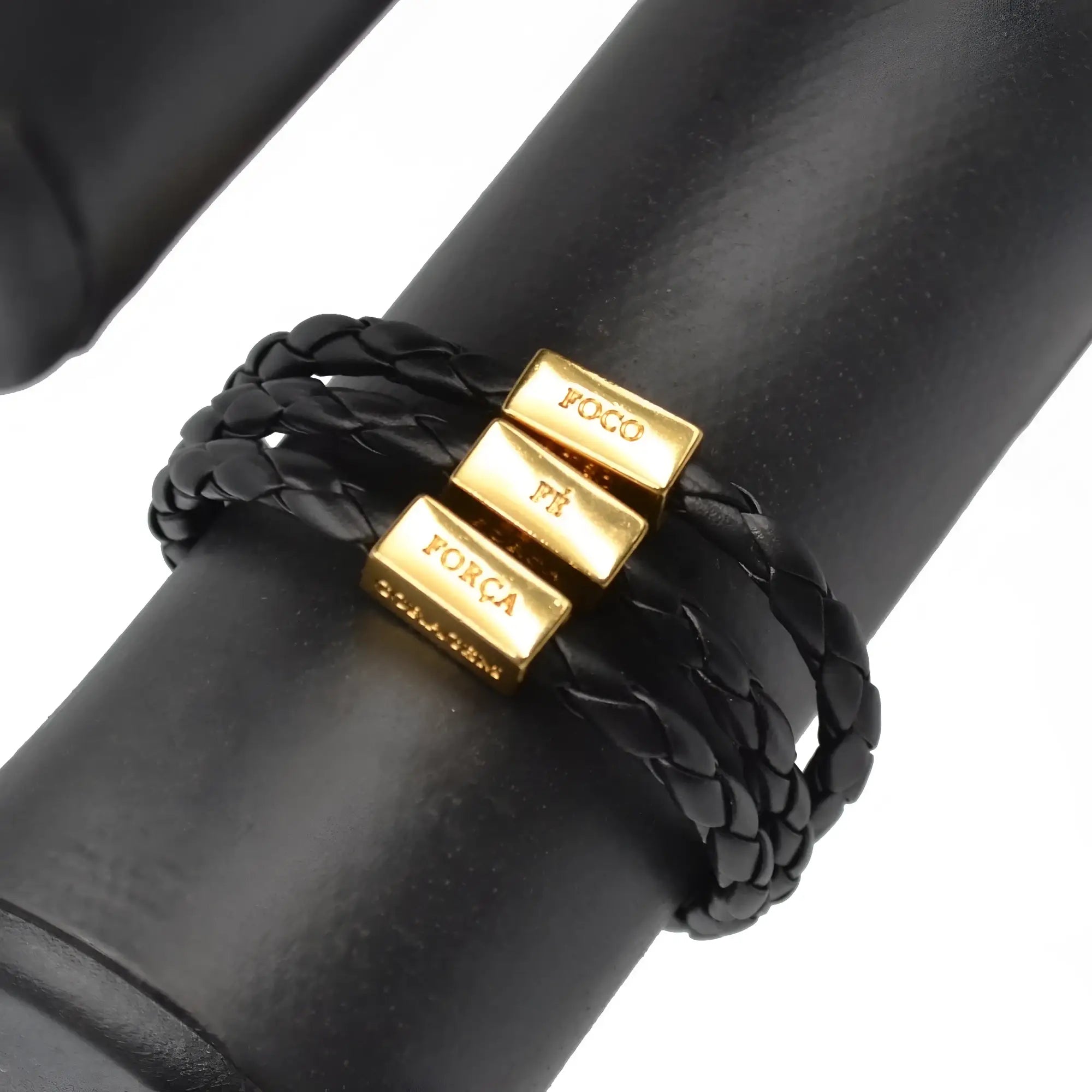 Men’s black braided leather bracelet with adjustable silver clasp and three gold-toned foco pr força charms