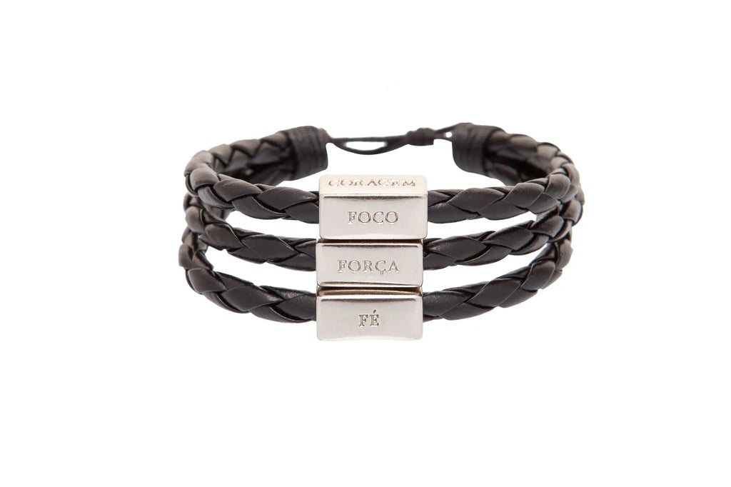 Men’s adjustable black braided leather bracelet with three silver charms engraved with foco força and fé