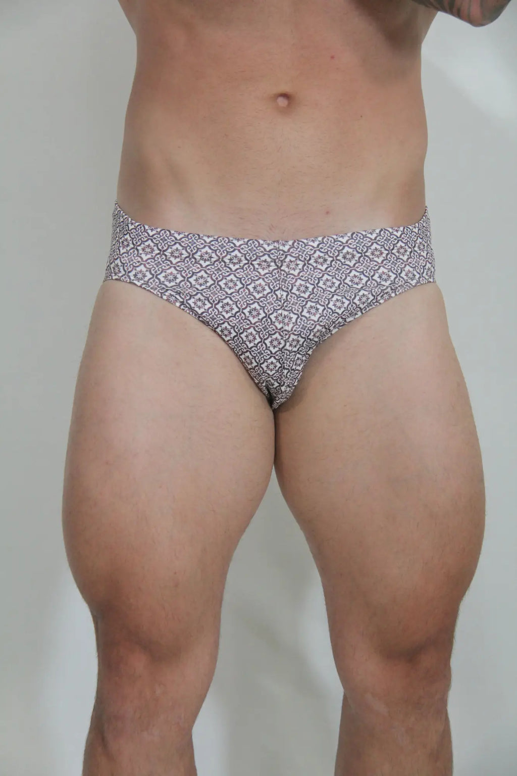 Black and white geometric patterned mosaico swim briefs designed for comfortable swimwear use