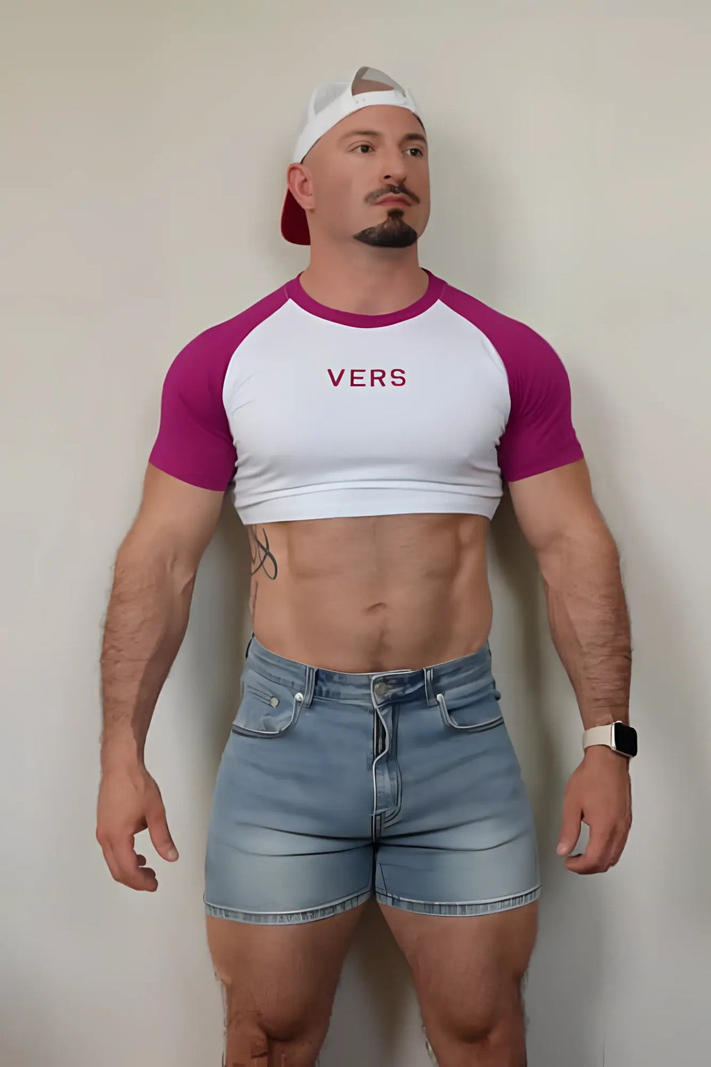 White and magenta muscle-fit raglan crop tee with red vers print across the chest for versatile wear