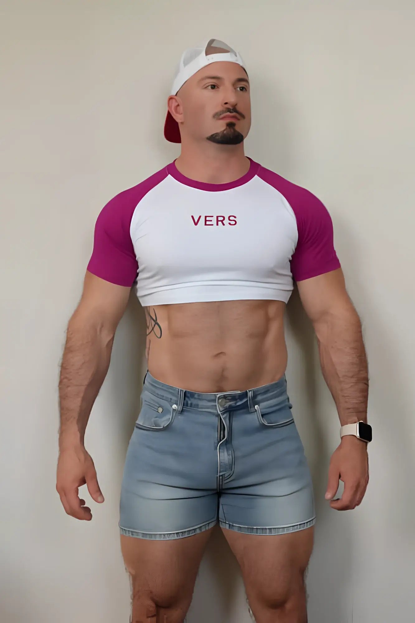 White and magenta muscle-fit raglan crop tee with red vers print across the chest for versatile wear