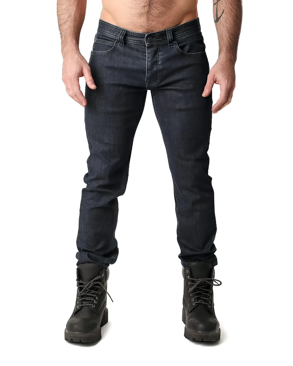 Dark-wash denim np jean with slim fit and classic five-pocket design in cotton material