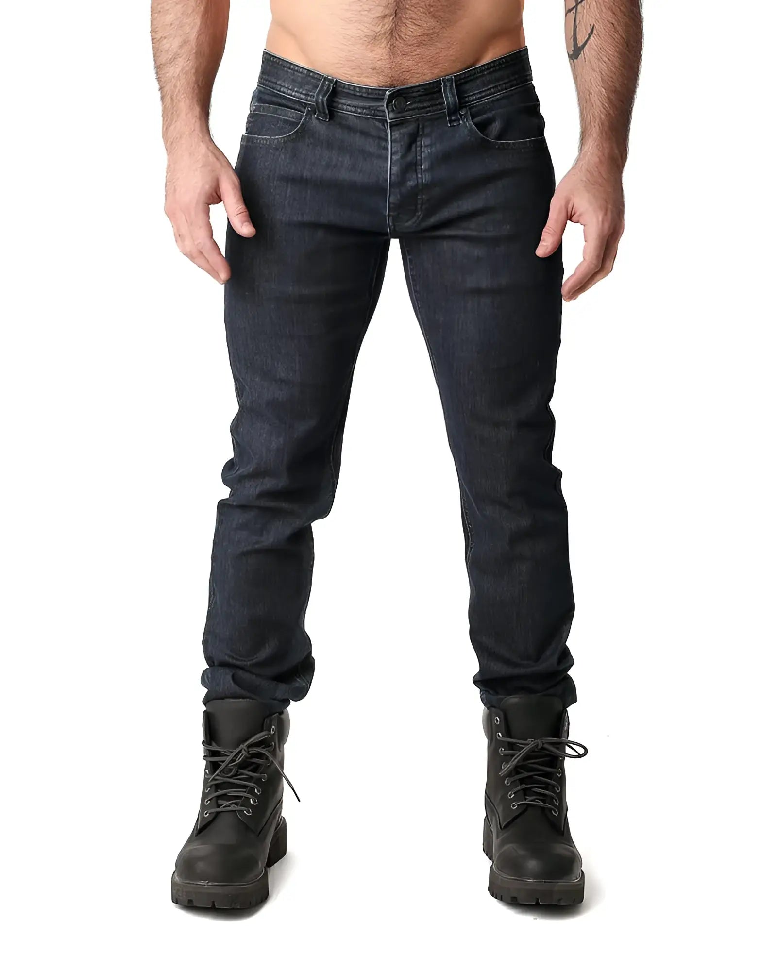 Dark-wash denim np jean with slim fit and classic five-pocket design in cotton material
