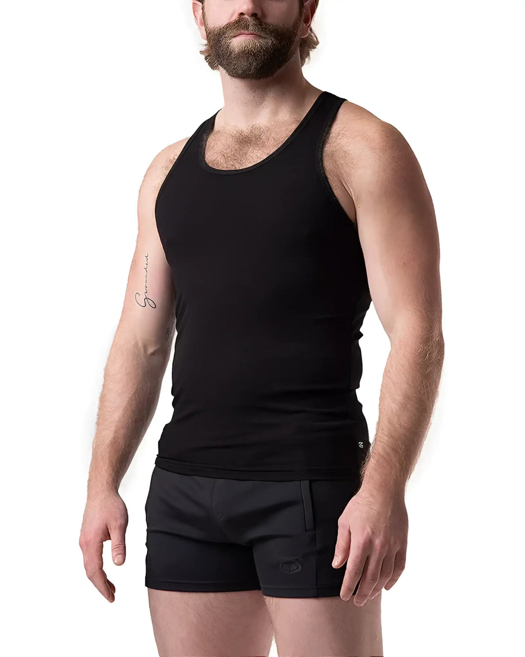 Black ribbed pig rib tank top with rounded neckline and seamless seams for comfortable everyday wear
