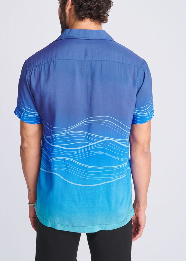 CAMISA MODAL DE P/V CON ESTAMPADO DE ONDAS EN EL BORDE