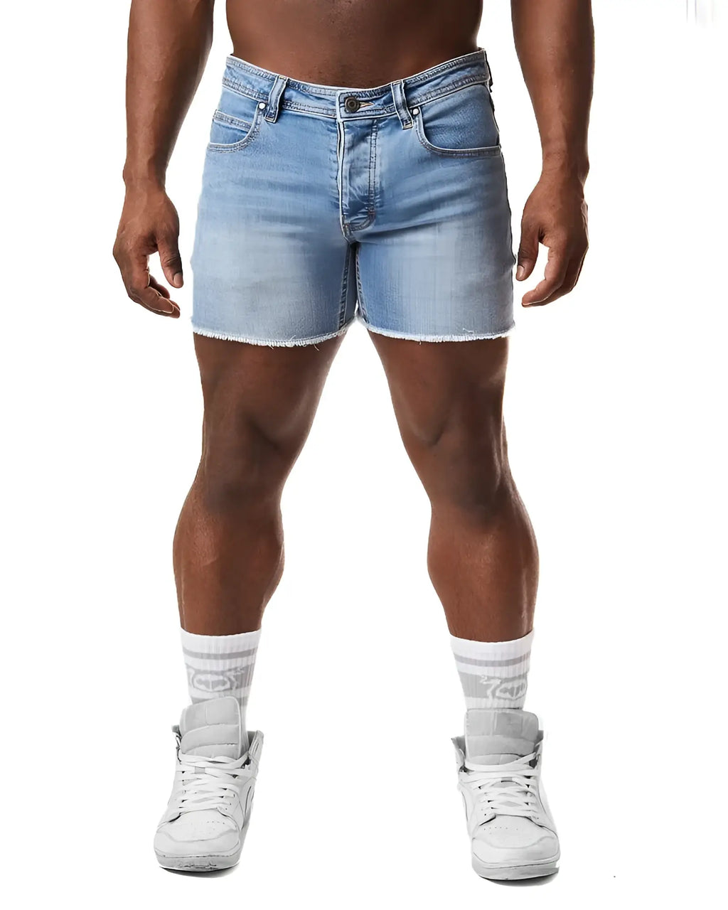 Light-wash denim quad short with frayed hem and classic five-pocket design for casual wear