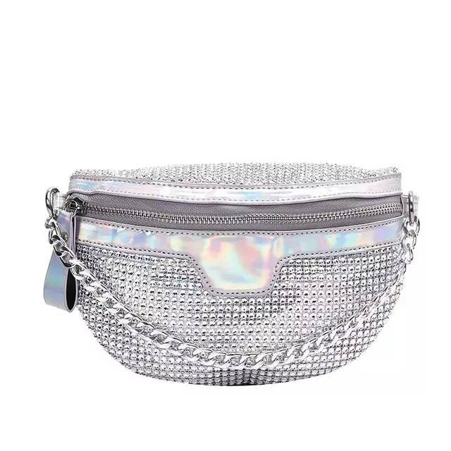 Gürteltasche mit Kettengliedern und Strasssteinen