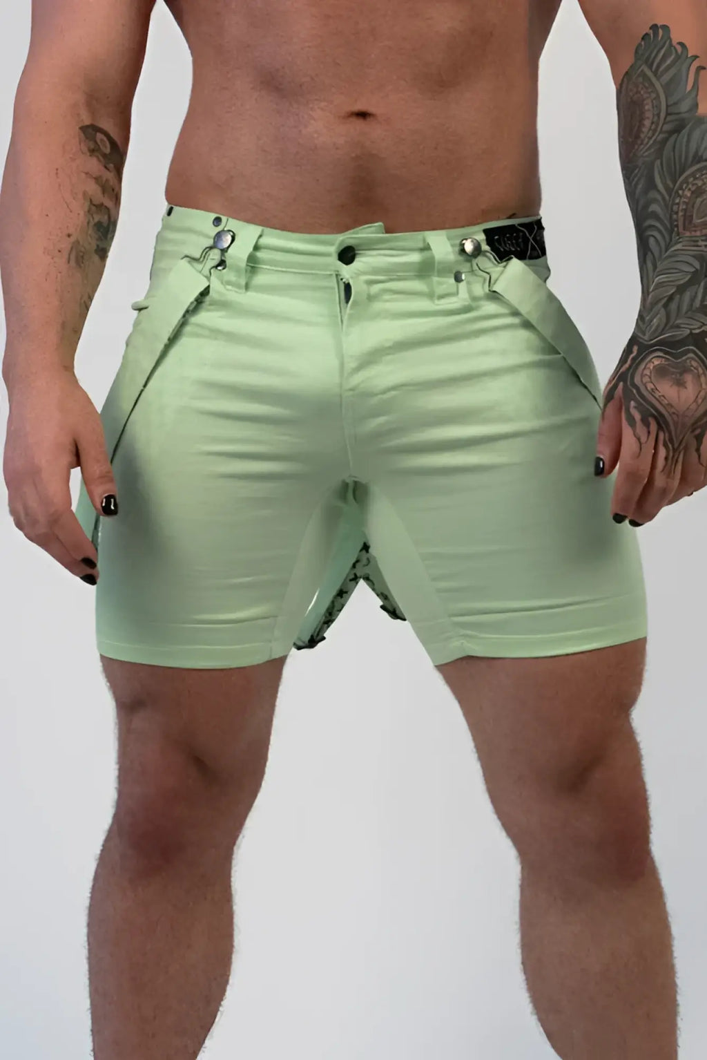 Romey shorts light green sleek fitting modern design with black belt accents ideal for casual wear