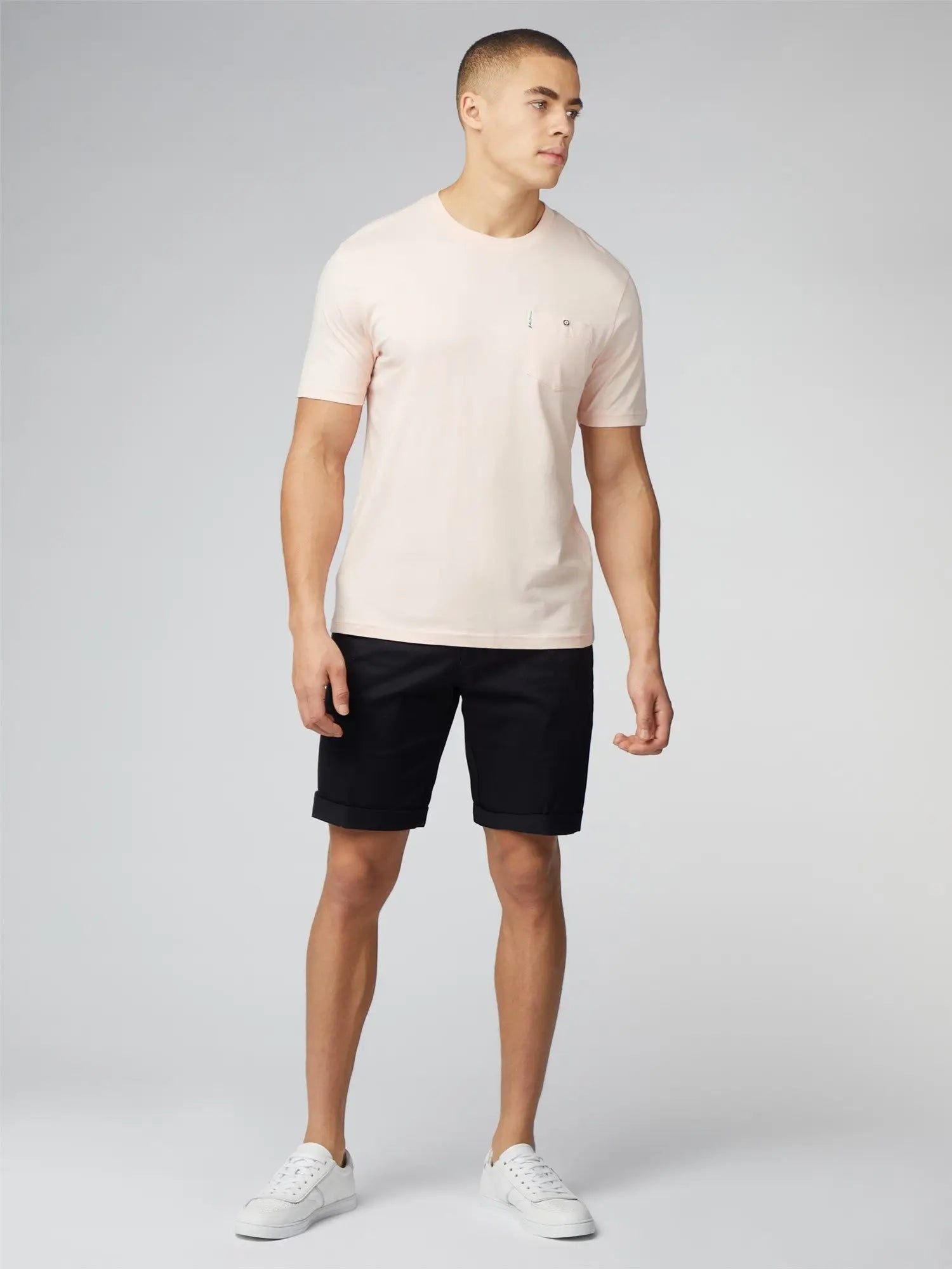 Pale pink short-sleeved crew neck signature t-shirt with small embroidered chest pocket logo