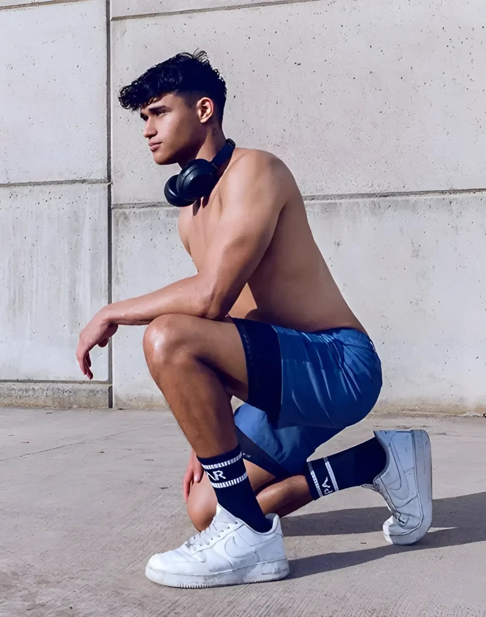 Black over-ear SPR MAX SHORT headphones with sleek modern design and comfortable cushioned ear cups