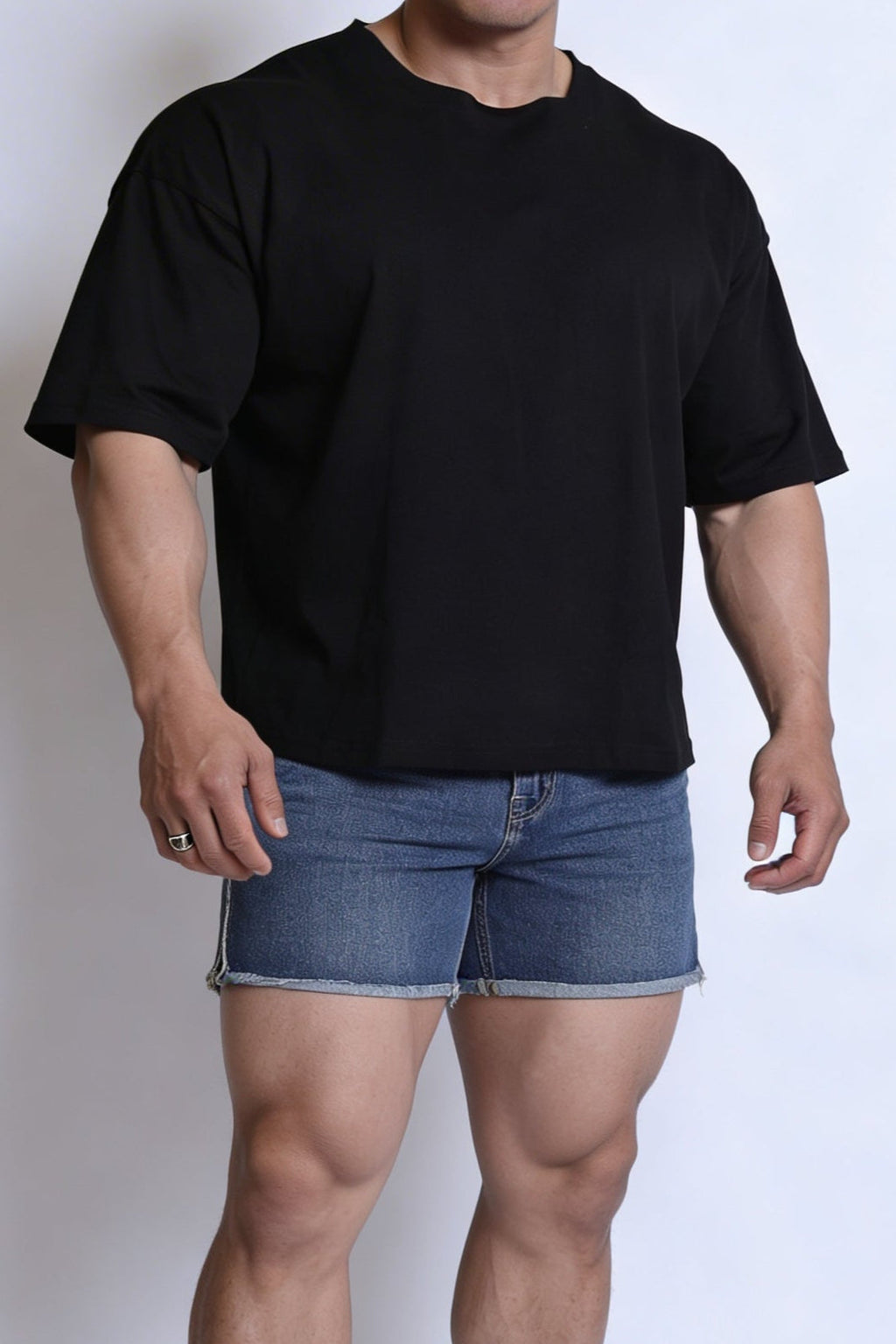 Jed North Raw-Cut Boxy Crop Tee – Schwarz