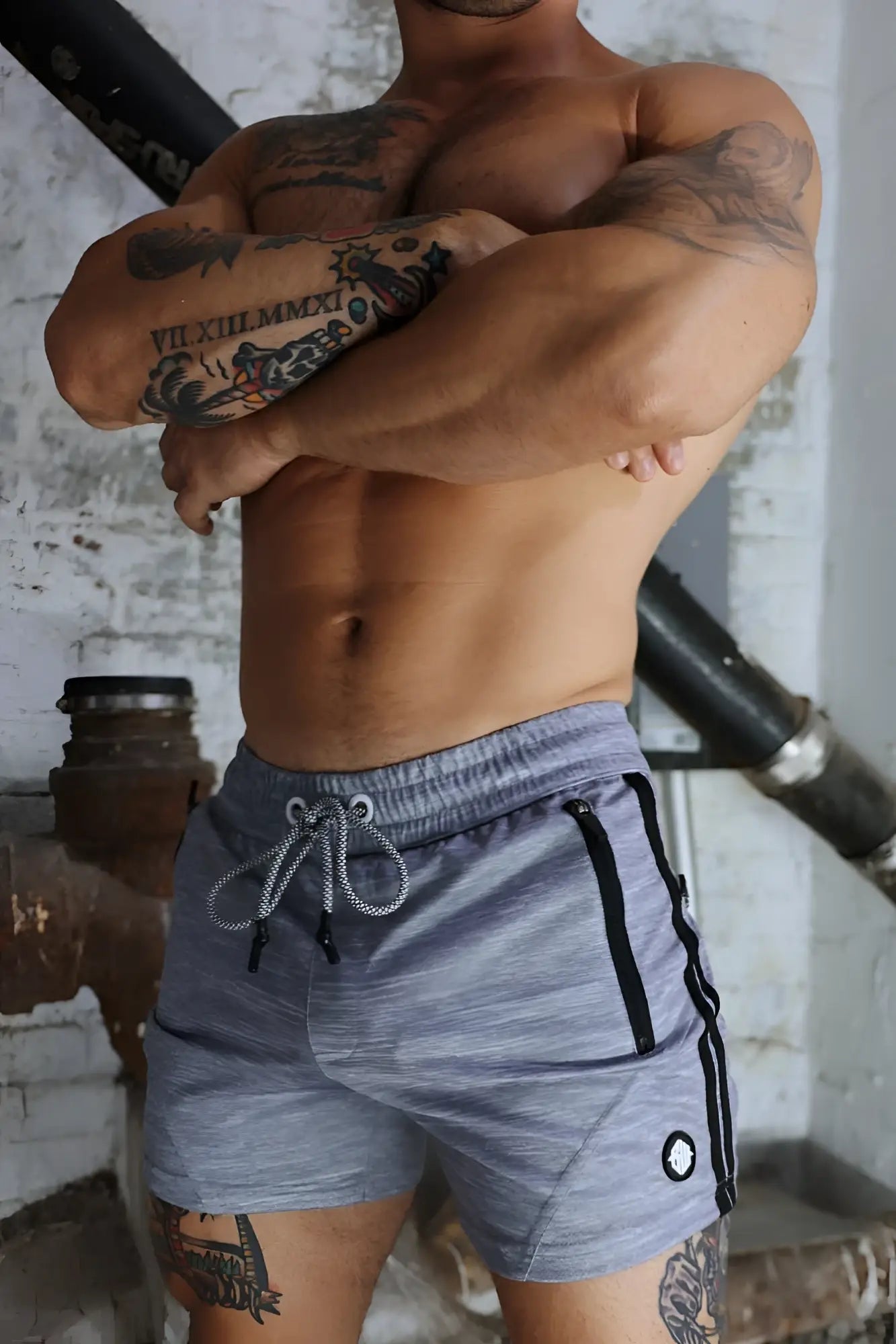 Trade trainer shorts in gray athletic fabric with black side stripes and a drawstring waistband for training use
