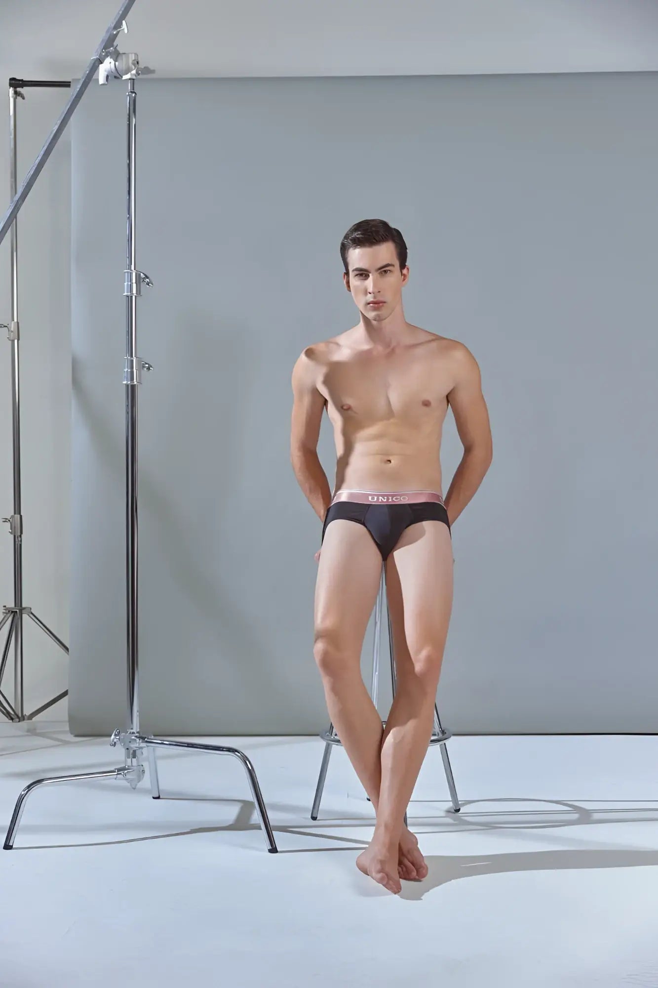 Black briefs with a pink uniqlo logo waistband unico 24110101108 oro rosa briefs color 99-black