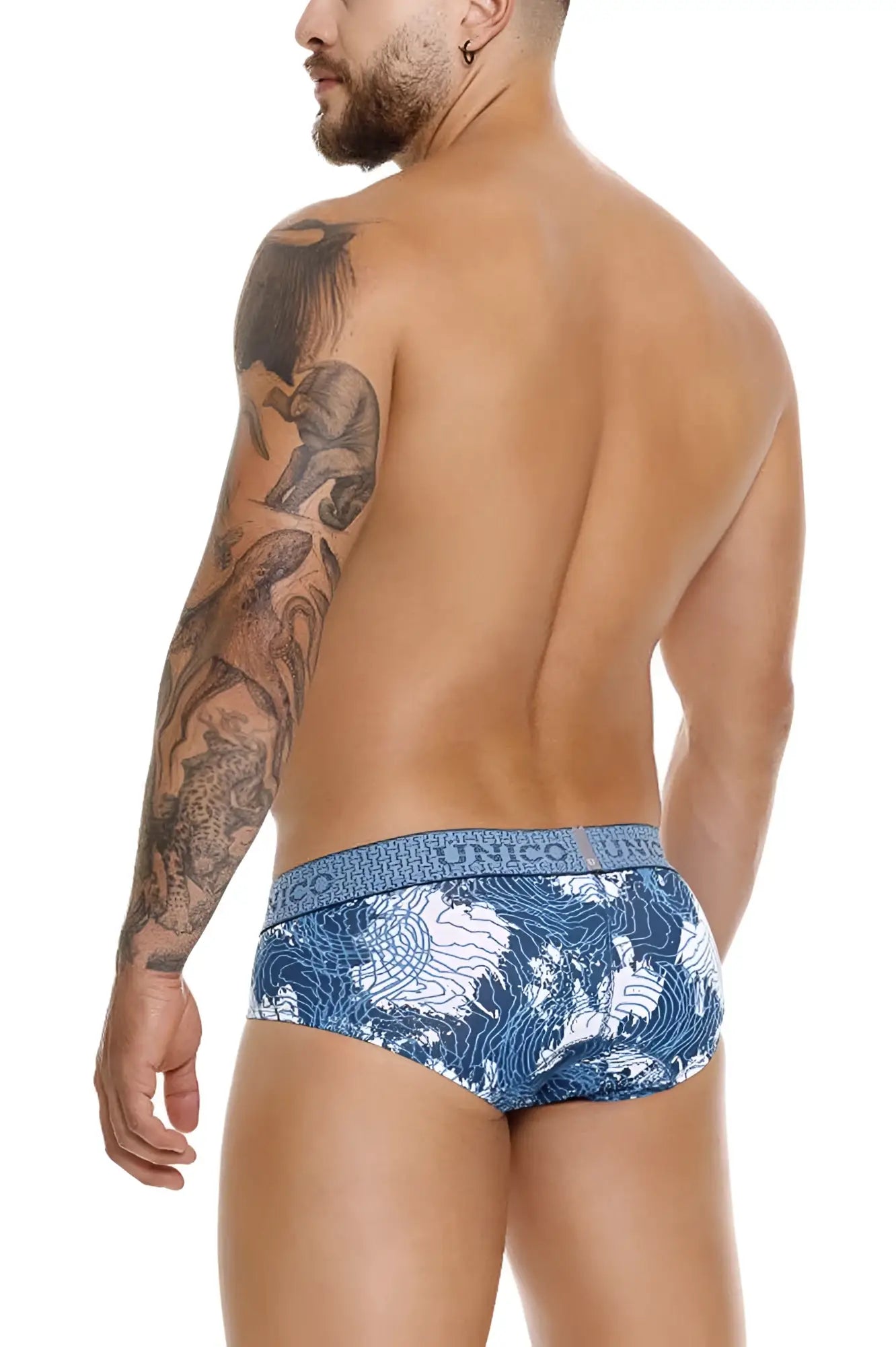 Unico 25020101117 barniz briefs in blue with a white wave pattern designed for men’s comfort and style